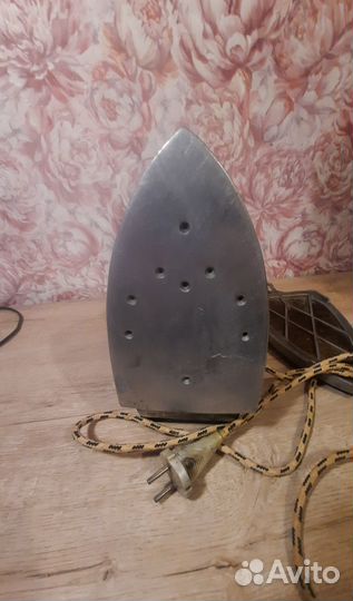 Комплект: Утюг СССР и подставка