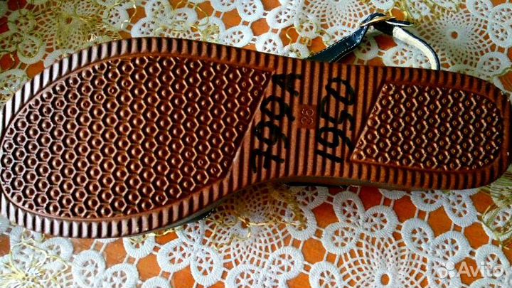 Босоножки новые, без каблука 36 размер