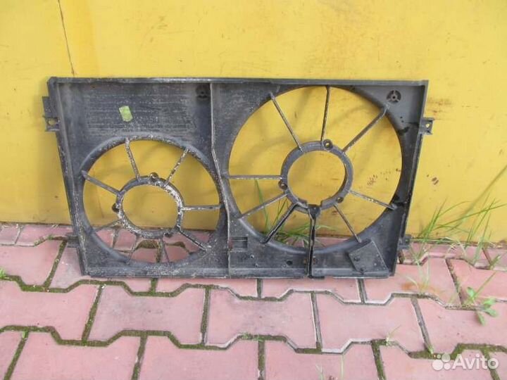 Диффузор вентилятора передний Volkswagen Passat B6