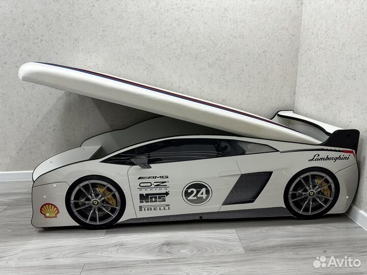 Детская кровать машина