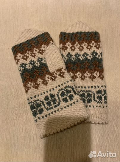 Варежки и носки вязаные. Подарки