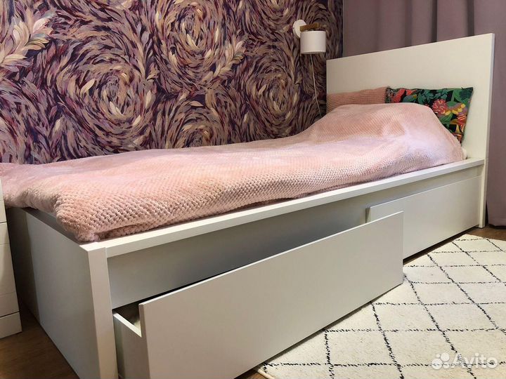 Продается кровать IKEA c выдвижными ящиками