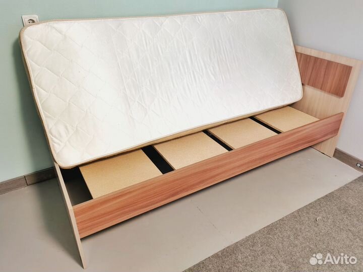 Кровать односпальная с матрасом 80х200