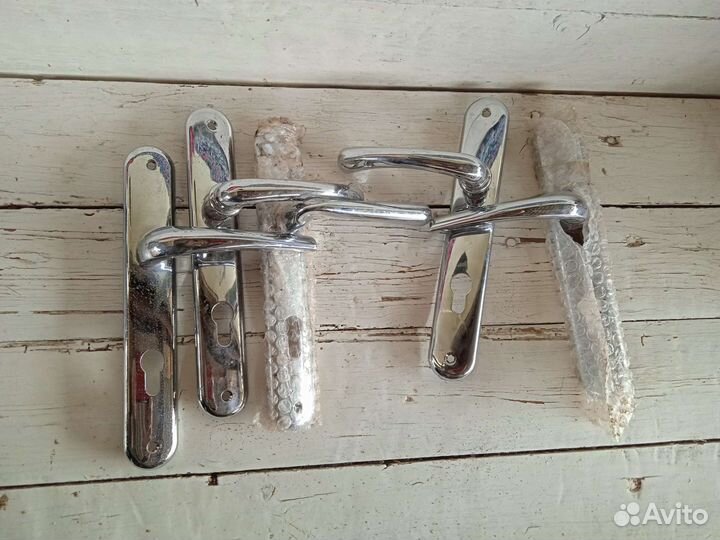 Дверная ручка новая