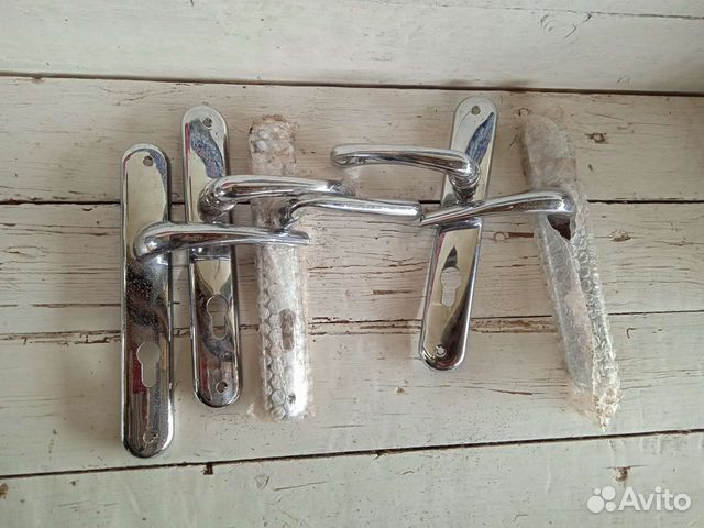 Дверная ручка новая