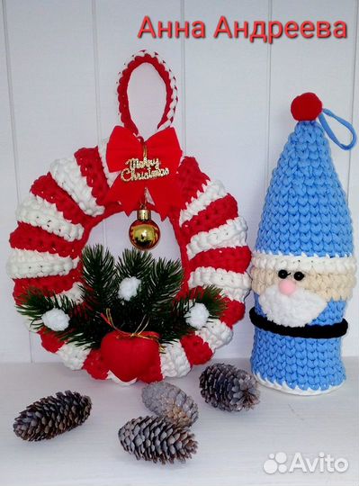 Рождественский венок и дед мороз