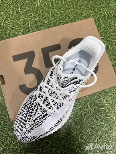 Кроссовки adidas yezzy boost zebra