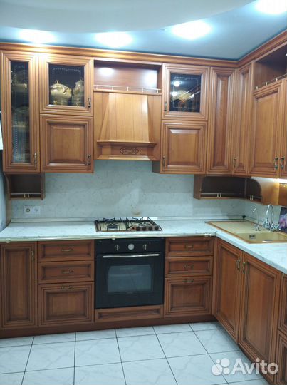 Кухонный гарнитур из массива