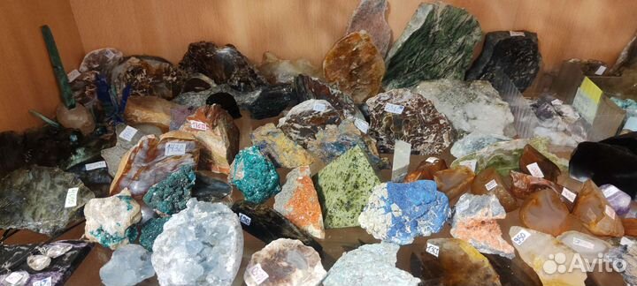 Коллекционные минералы, шкатулки, подсвечники,ножи