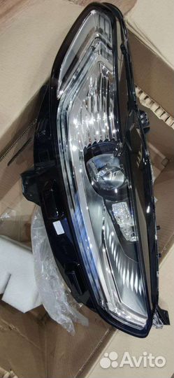 Фара правая Ford Mondeo 5