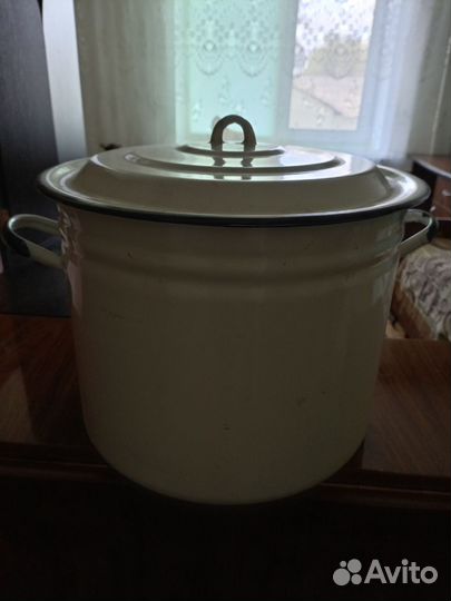 Кастрюля эмалированная