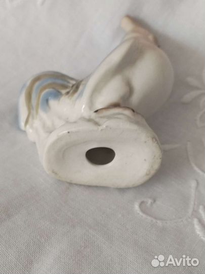 Фарфоровые статуэтки птицы