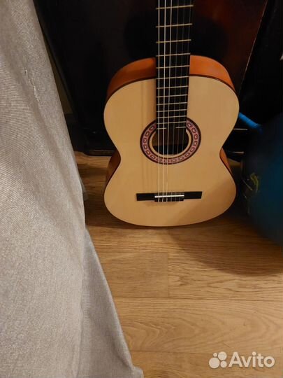 Классическая гитара Colombo