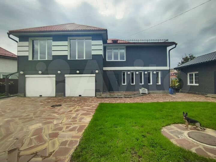 Коттедж 700 м² на участке 12 сот.