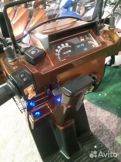 Honda gyro x-3 pgm коричневый для двоих