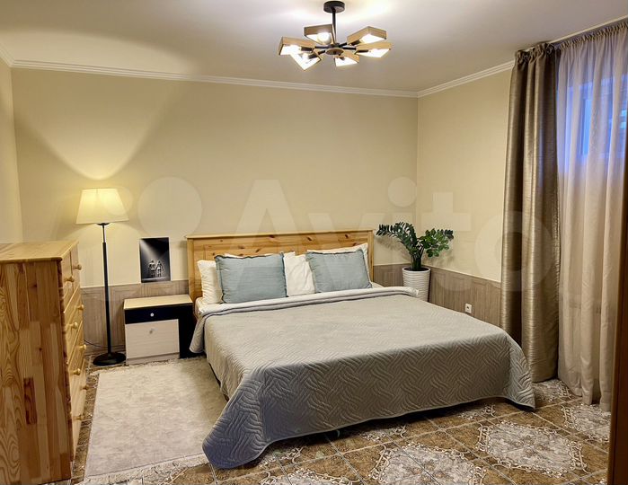 3-к. квартира, 100 м², 1/3 эт.