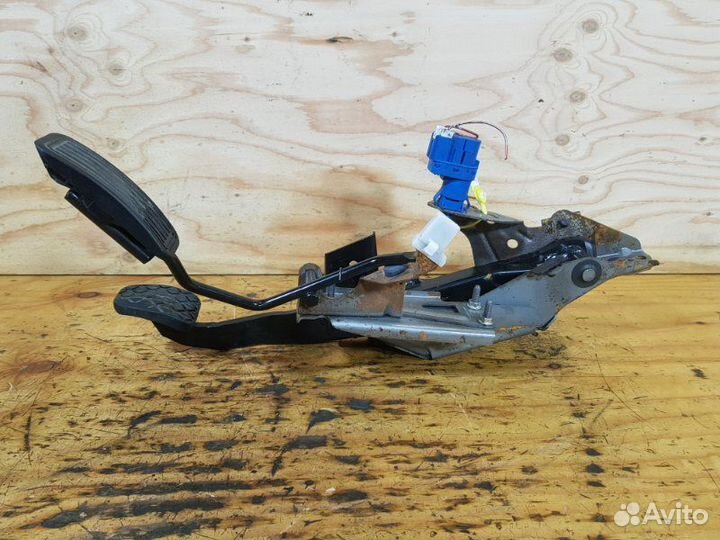 Датчик положения педали тормоза Mazda Axela BK5P