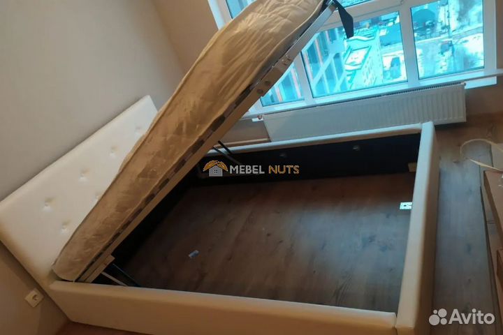 Кровать мягкая с подъемным механизмом