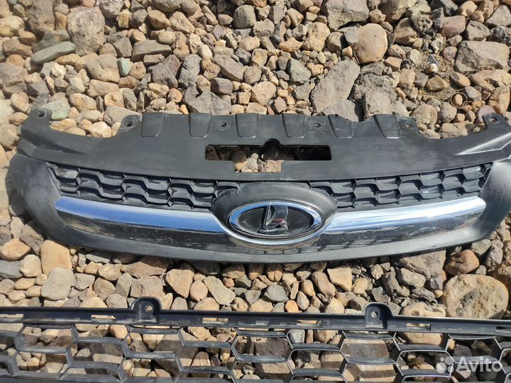 Комплект решеток переднего бампера калина 2