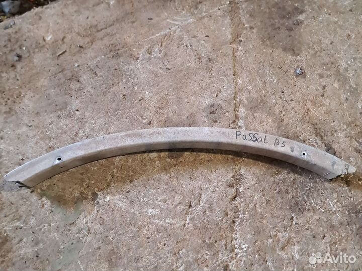 Усилитель бампера переднего Volkswagen Passat B5