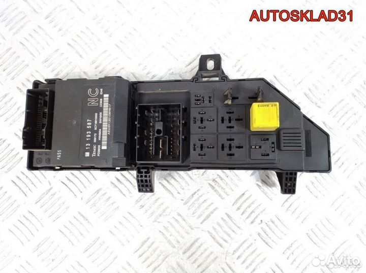 Блок предохранителей Opel Vectra C 13193587