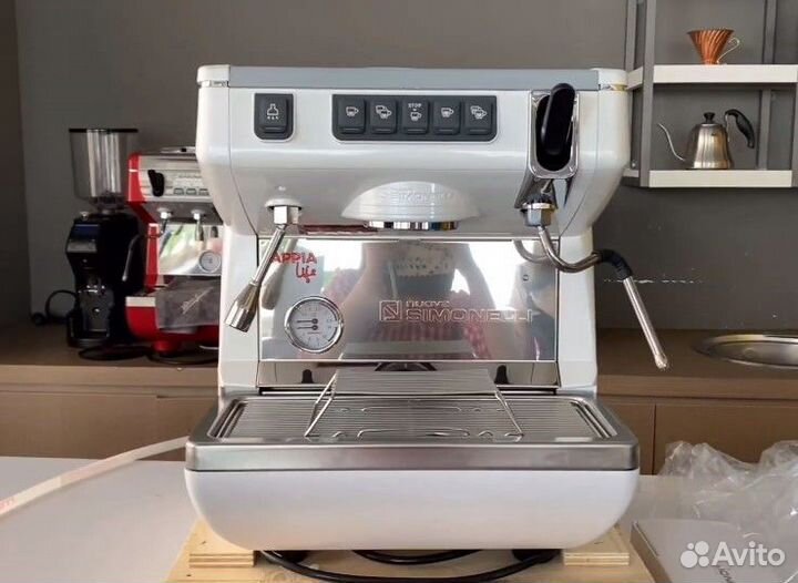 Кофемашина Nuova Simonelli белая (1 GRV)