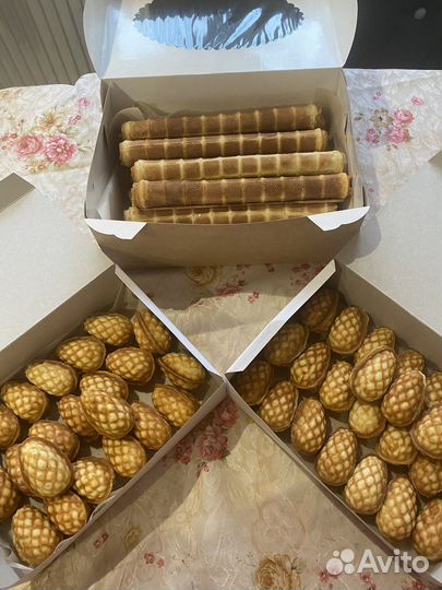 Орешки со сгущёнкой и вафельные трубочки