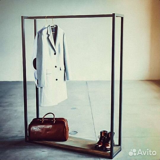 Напольная вешалка с полкой