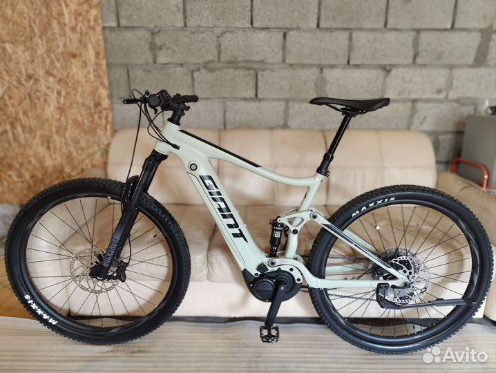 Giant Stance E+ 1 (Bosch Yamaha e-bike)