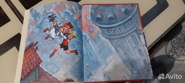 Карлсон который живёт на крыше опять прилетел