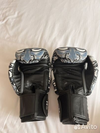 Боксерские перчатки twins 14 Oz