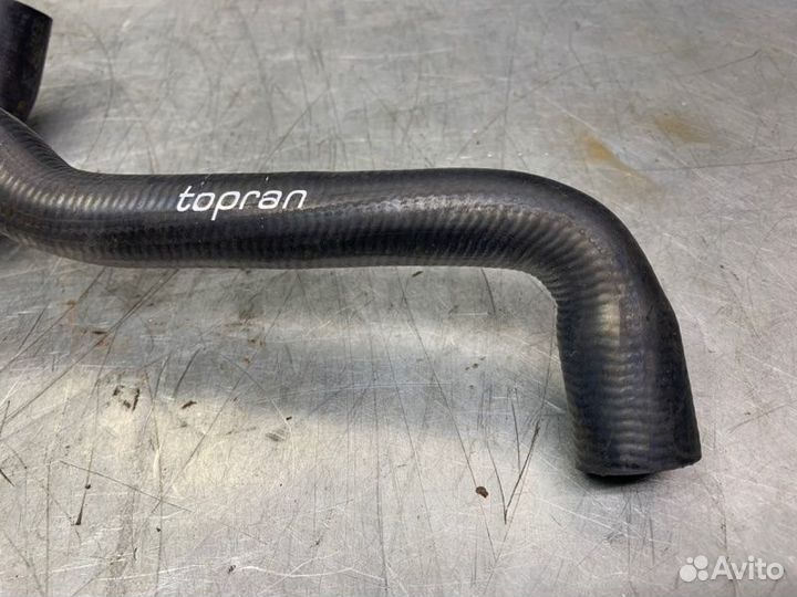 Патрубок охлаждения радиатора Volkswagen Golf III