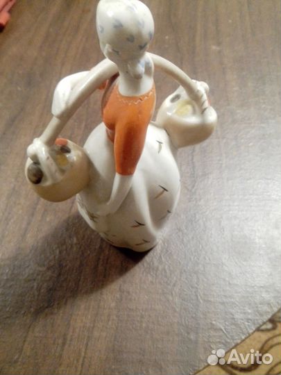 Статуэтка девушка с грибами Полонский З Х К