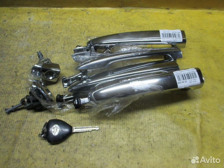 Ручка двери Toyota Noah AZR60G