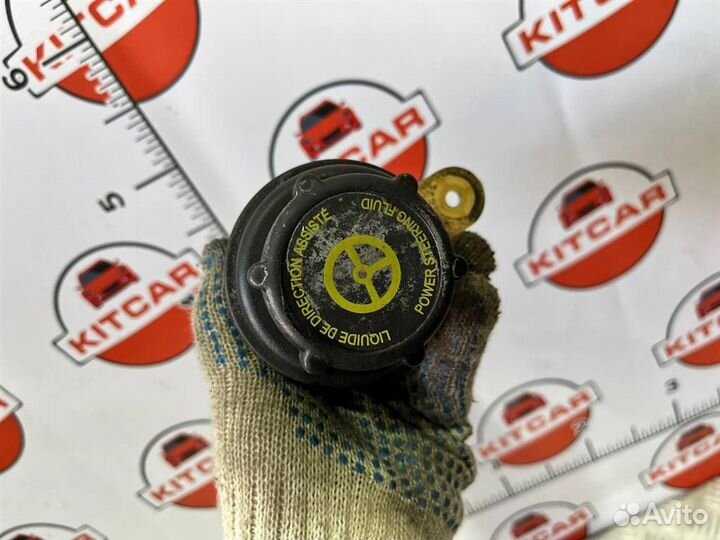 Бачок гур Ford Focus 2