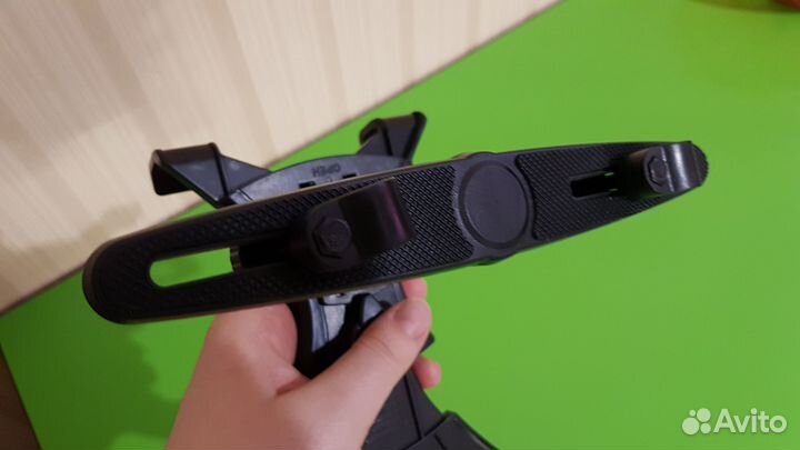 Держатель для планшета в авто