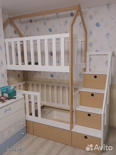 Детская двухъярусная кровать