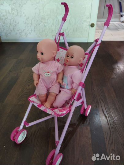Коляска для кукол,2 пупса,горшок,слюнявчик