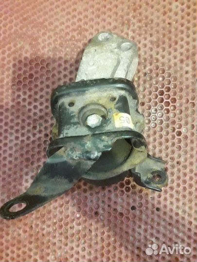 Подушка двигателя правая Toyota Corolla NZE121