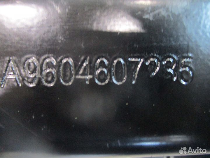 Кронштейн бачка гура Mercedes-Benz A9604607235