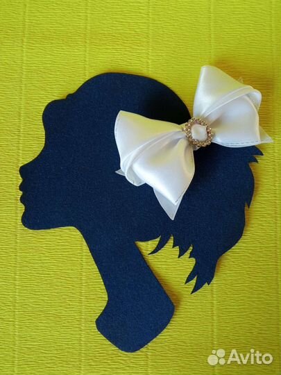 Бант белый пышный на резинке для девочки