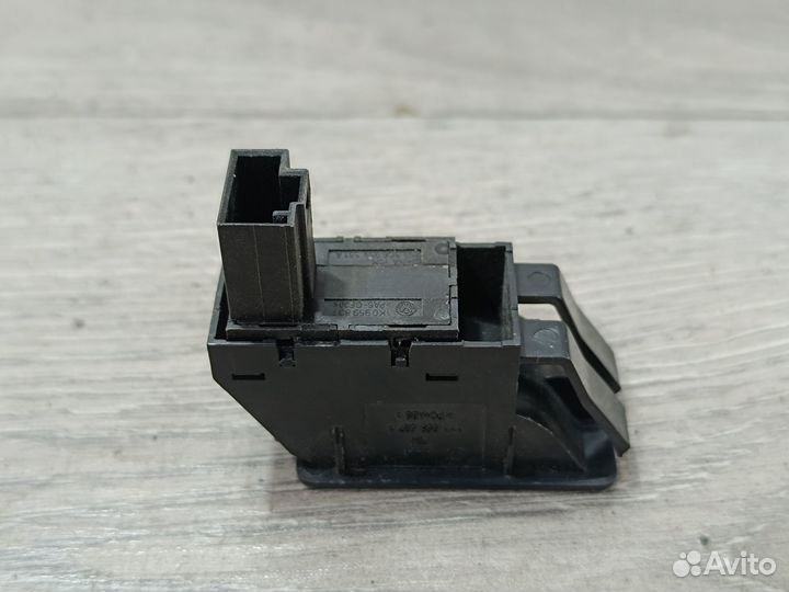 Кнопка открывания багажника для Skoda Octavia A5