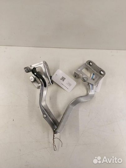 Петля капота правая Toyota Prius 3 ZVW30