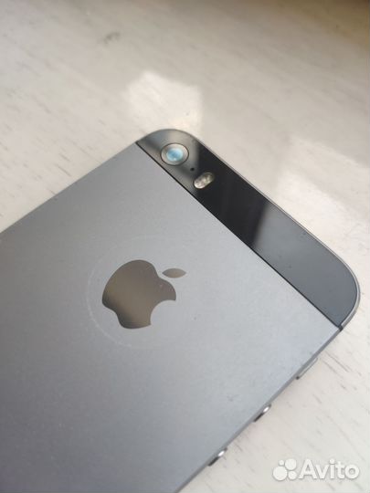 Телефон iPhone 5s