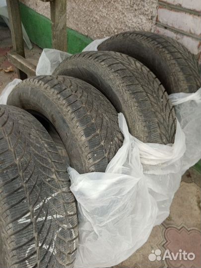 Goodyear UltraGrip Ice 2 215/65 R16 98T