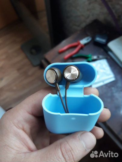 Силиконовый контейнер для наушников