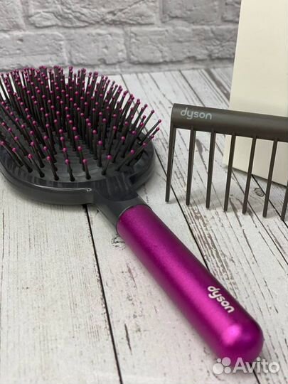 Расческа массажная Dyson premium