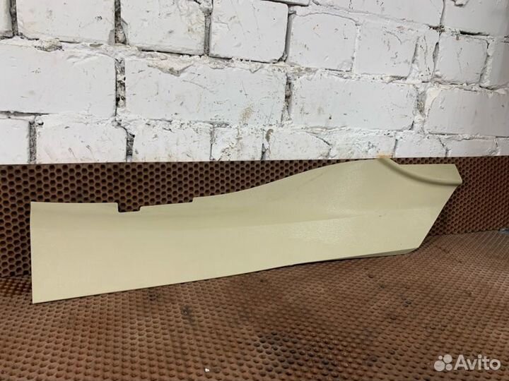 Боковая накладка центральной консоли правая Nissan