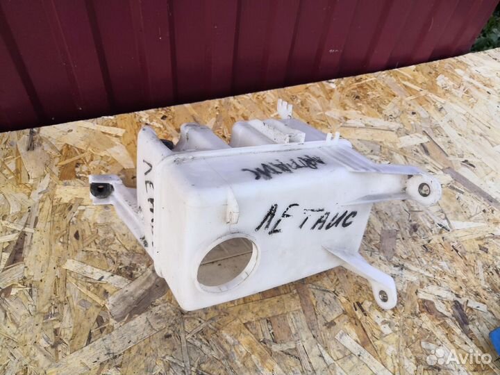 Бачок омывателя лобового стекла Toyota Lite Ace (96-07 года) KR41,KR42,KR52,CR41, CR51,CR42,CR52