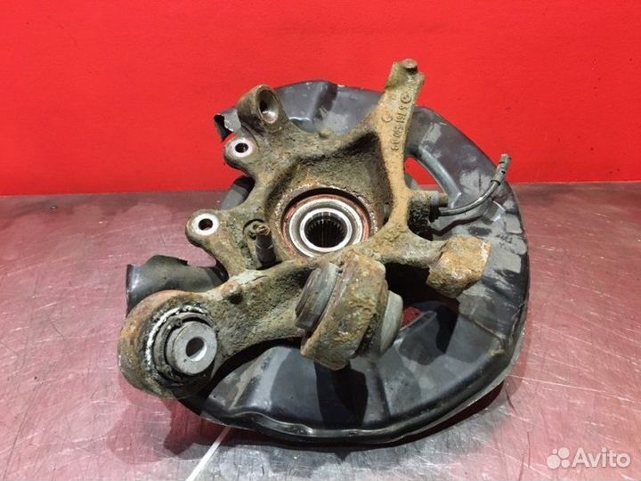 Кулак задний правый Bmw 3 E90 N46B20B 2008